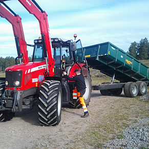 Traktor med dumpervagn